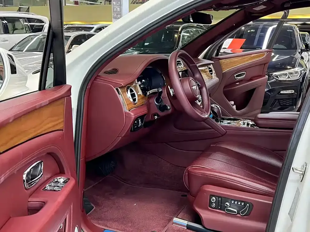 Bentley Bentayga 2021 из CN, фото 9
