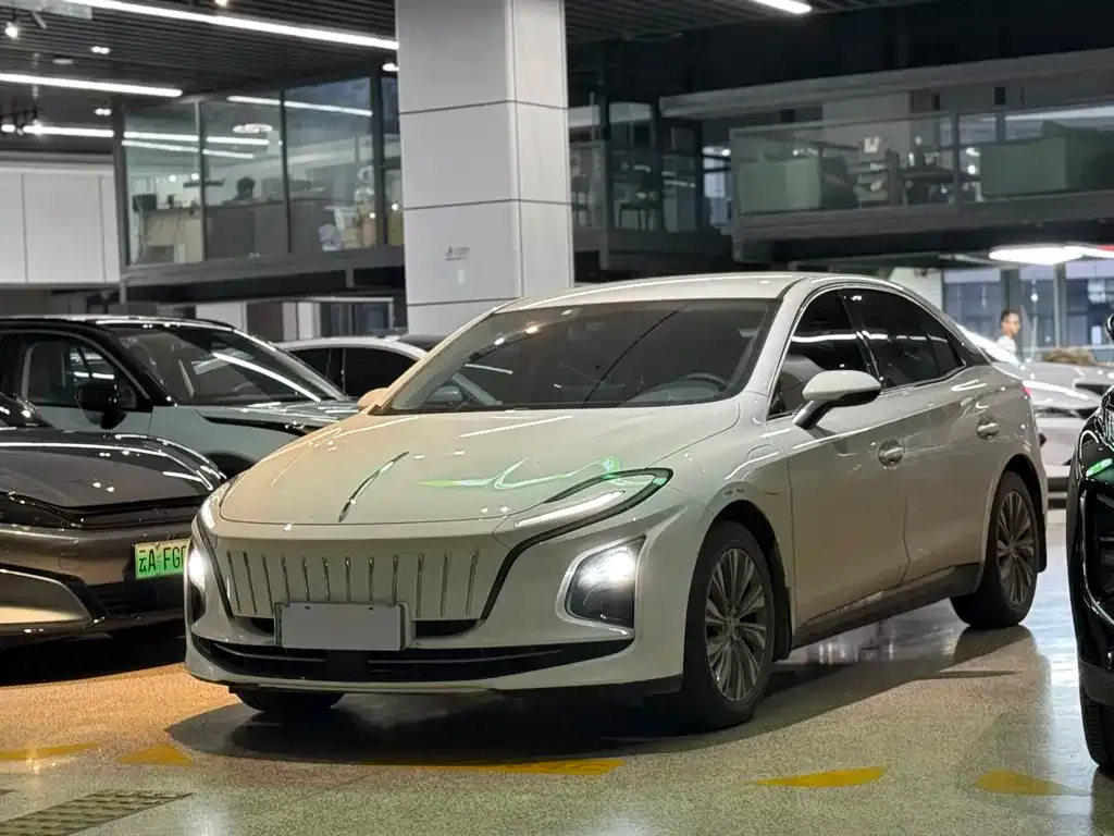 Hongqi E-QM5 — фото 1