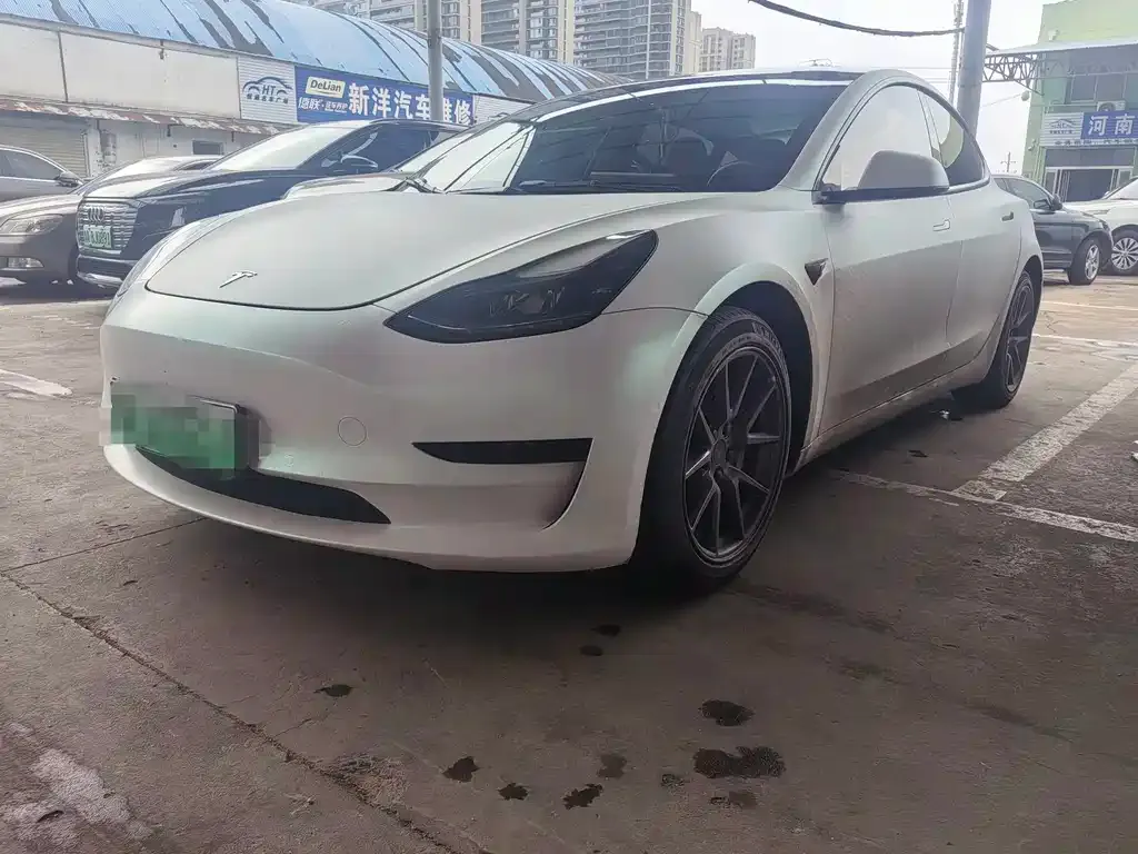 Tesla Model 3 — фото 1