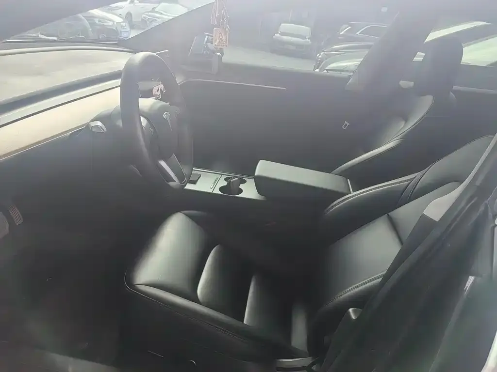 Tesla Model 3 — фото 10