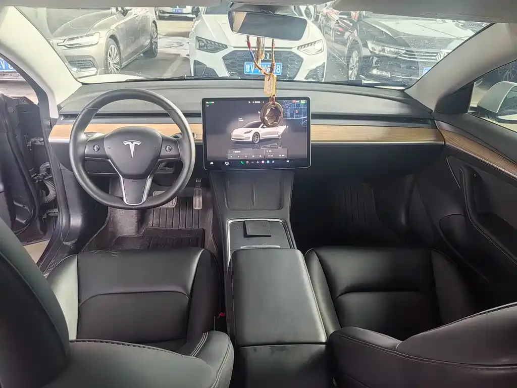 Tesla Model 3 — фото 7