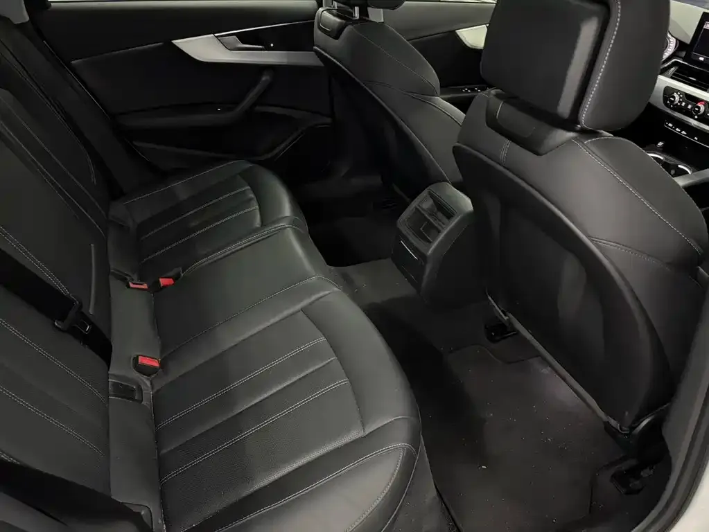 Audi A4L 2021 из CN, фото 10