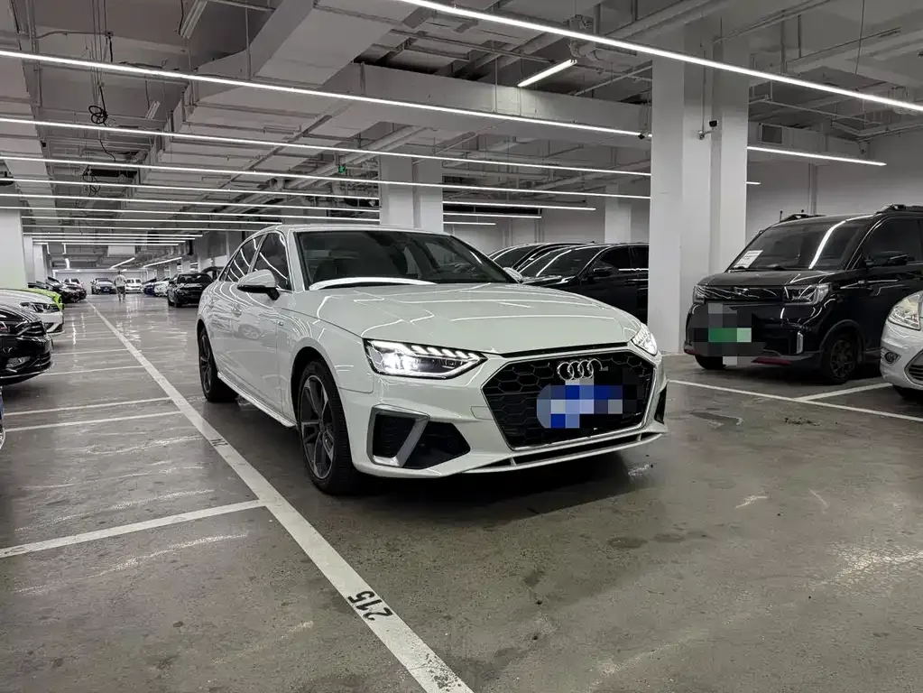 Audi A4L 2021 из CN, фото 2