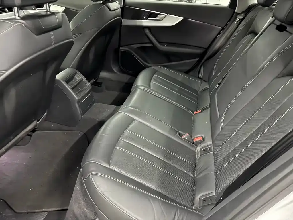 Audi A4L 2021 из CN, фото 6