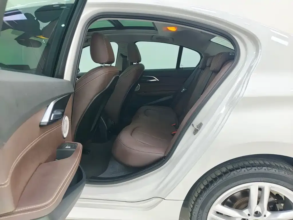 BMW 1 Series 2022 из CN, фото 8