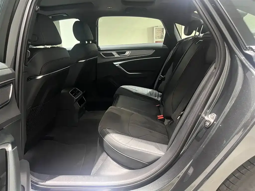 Audi A6L 2024 из CN, фото 8