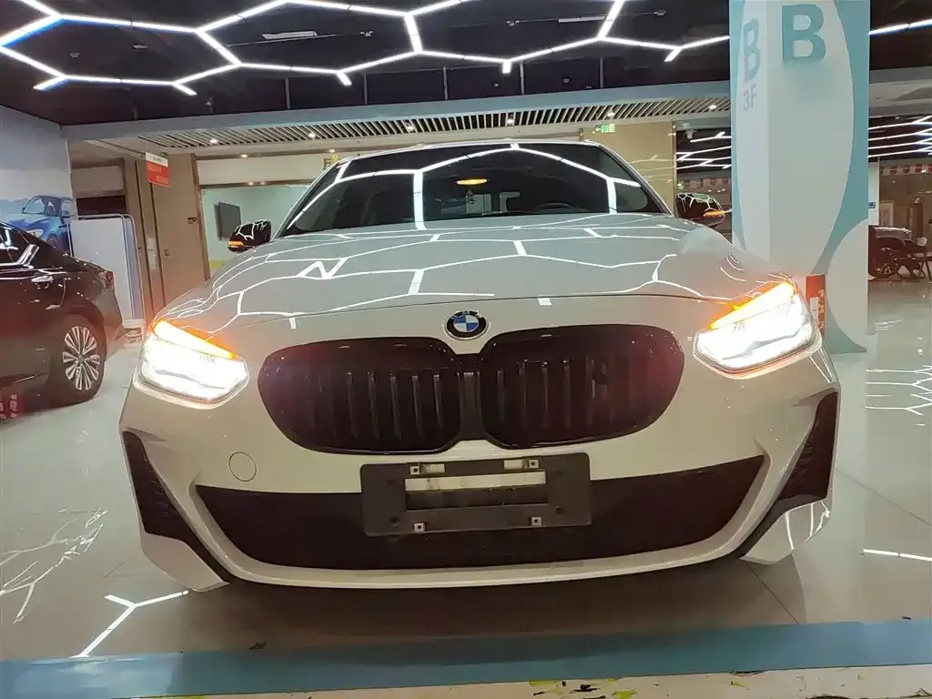 BMW 1 Series 2022 из CN, фото 3