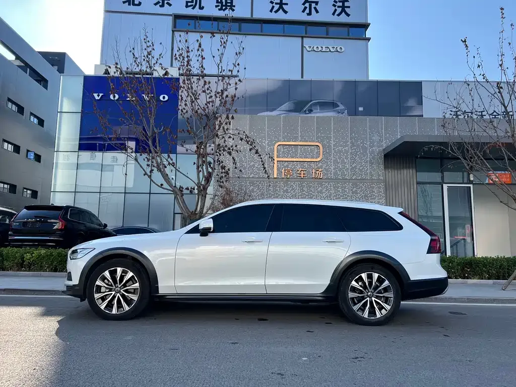 Volvo V90 2023 из CN, фото 4