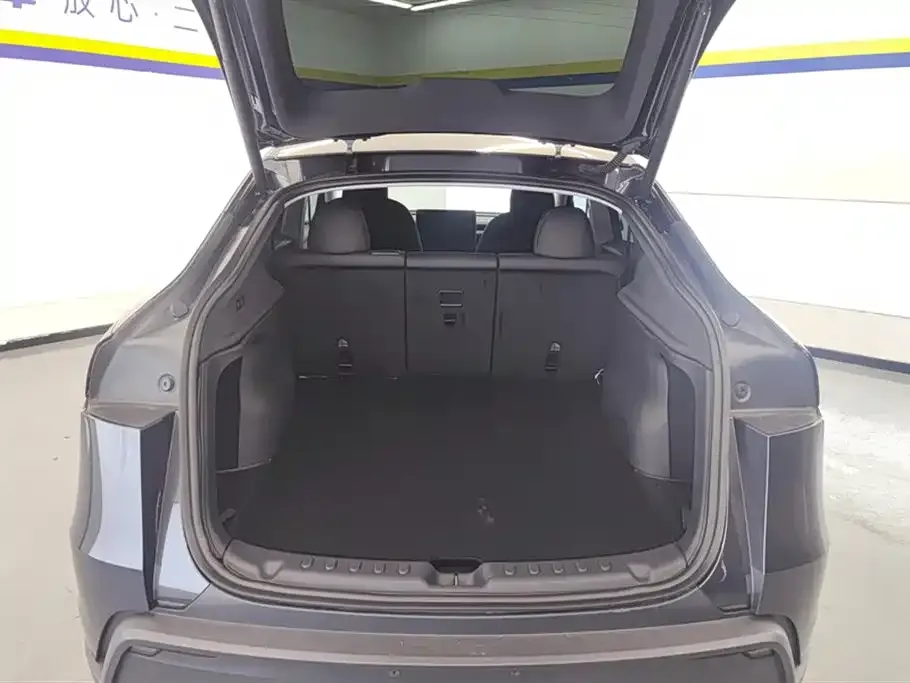 Tesla Model Y 2025 из CN, фото 4