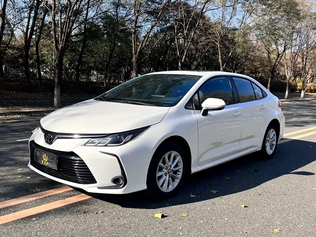 Toyota Corolla — фото 1