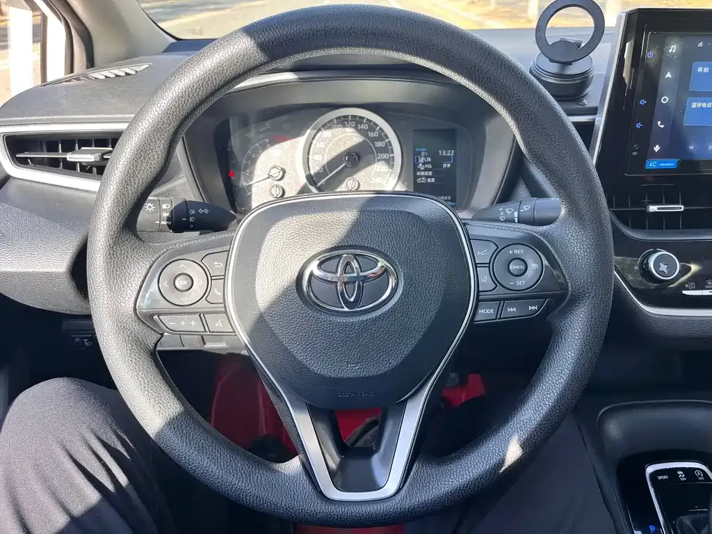 Toyota Corolla — фото 10