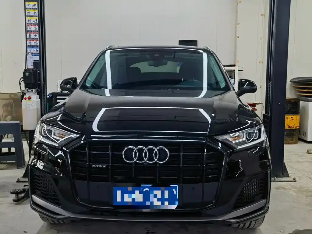 Audi Q7 2023 из CN, фото 2