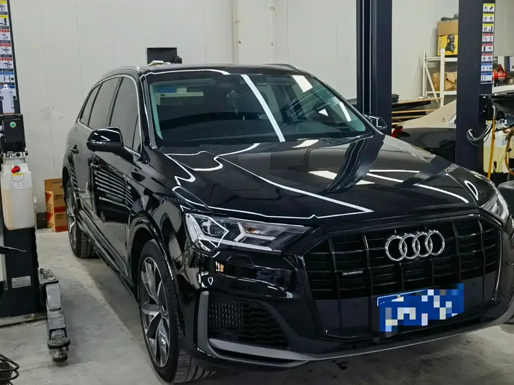 Audi Q7 2023 из CN, фото 3