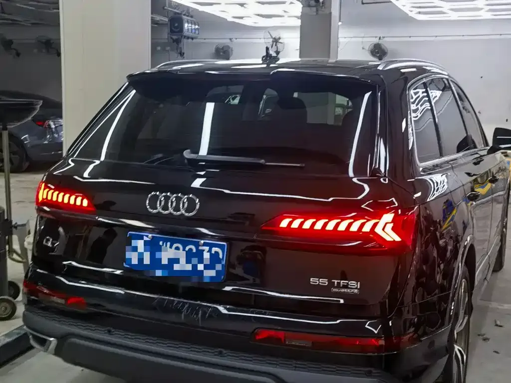 Audi Q7 2023 из CN, фото 4