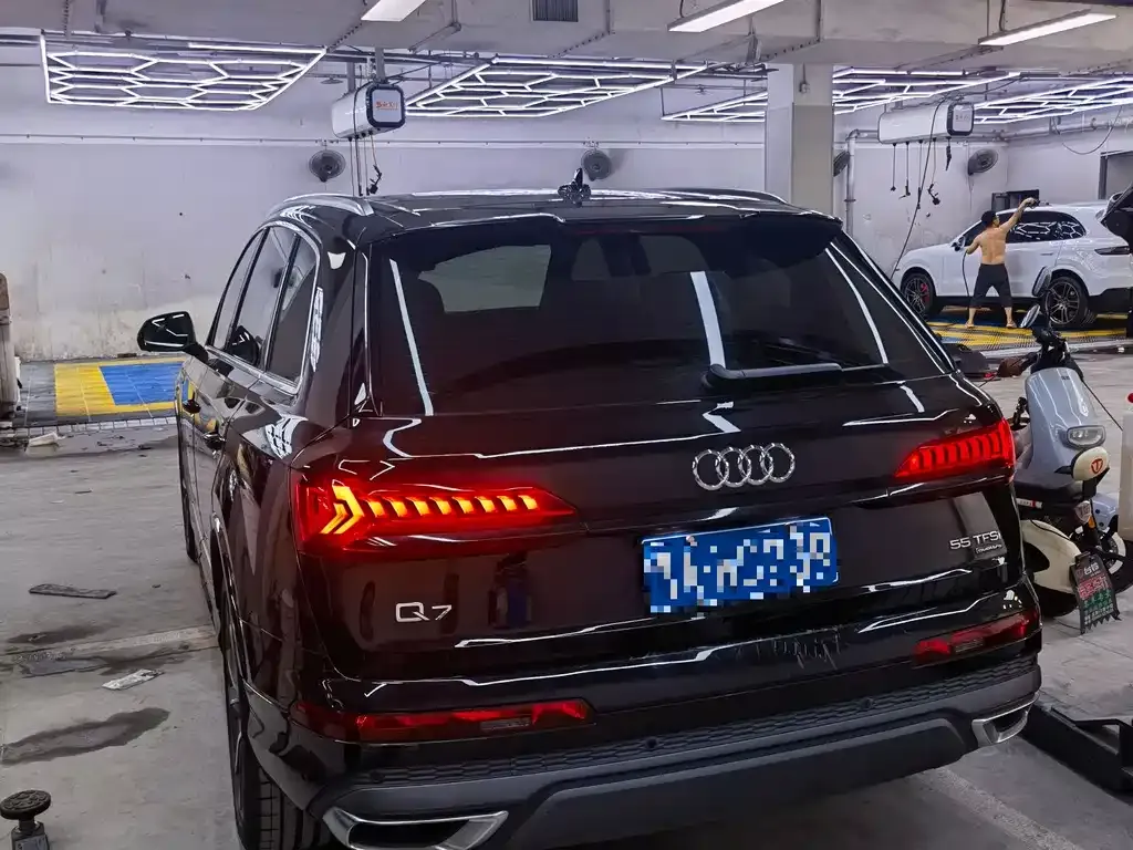 Audi Q7 2023 из CN, фото 5