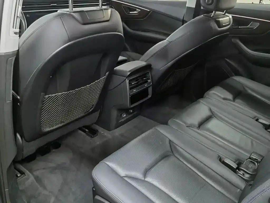 Audi Q7 2023 из CN, фото 7