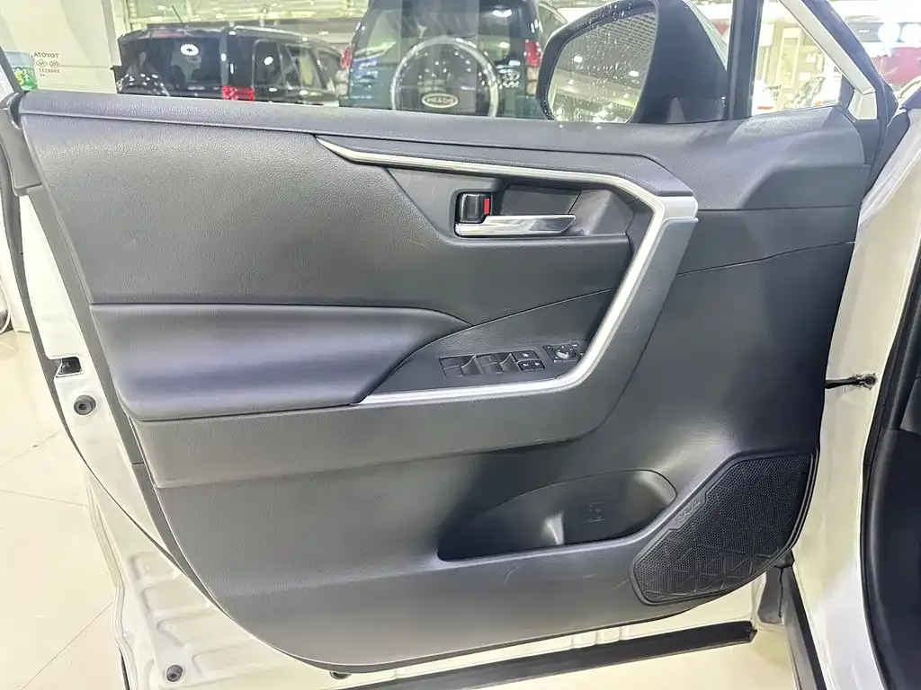 Toyota RAV4 2021 из CN, фото 9