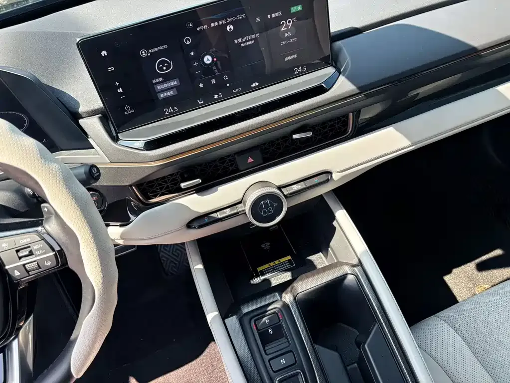 Honda Inspire PHEV 2023 из CN, фото 9