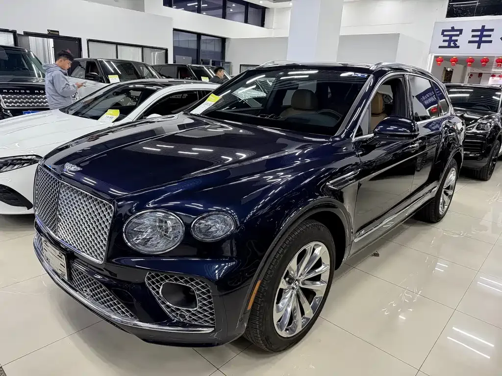 Bentley Bentayga — фото 1