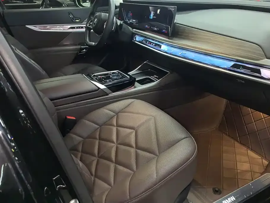BMW 7 Series 2023 из CN, фото 8