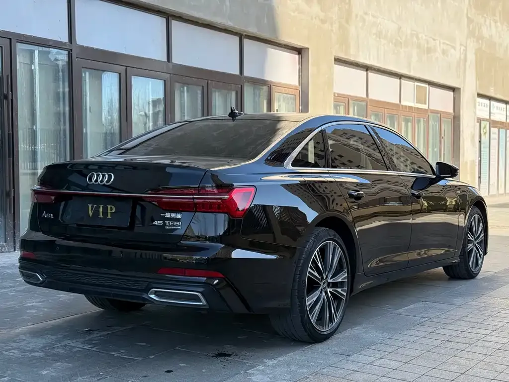 Audi A6L — фото 9