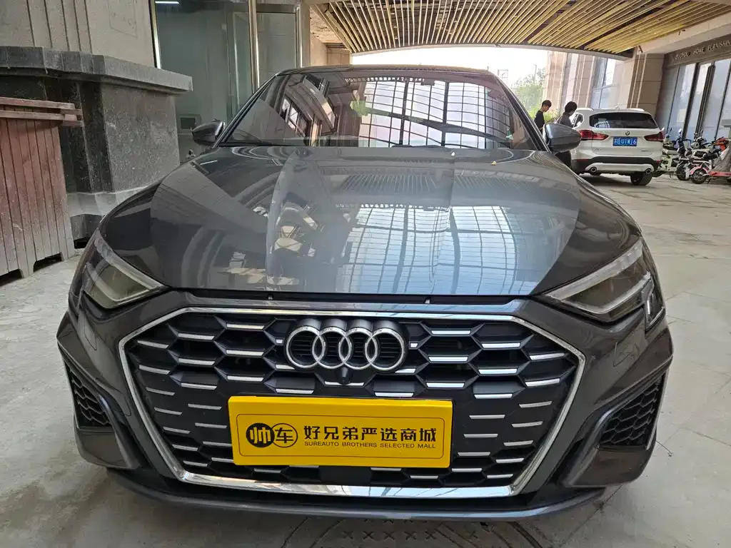 Audi A3 2023 из CN, фото 2