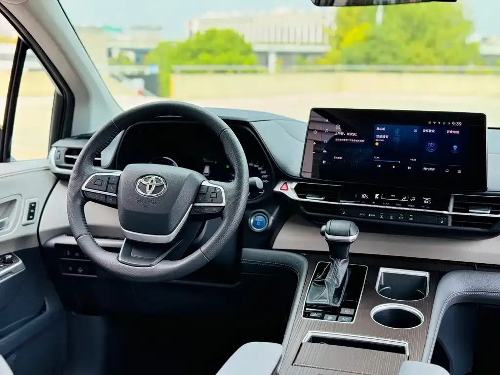 Toyota Granvia 2023 из CN, фото 10