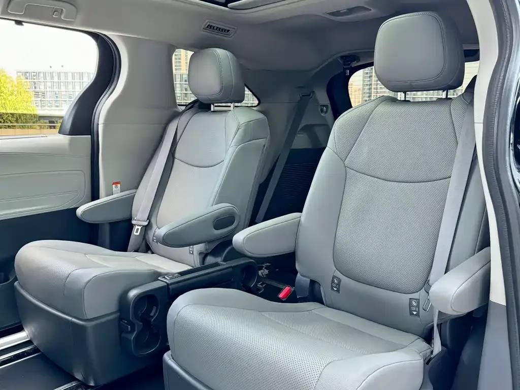 Toyota Granvia 2023 из CN, фото 8
