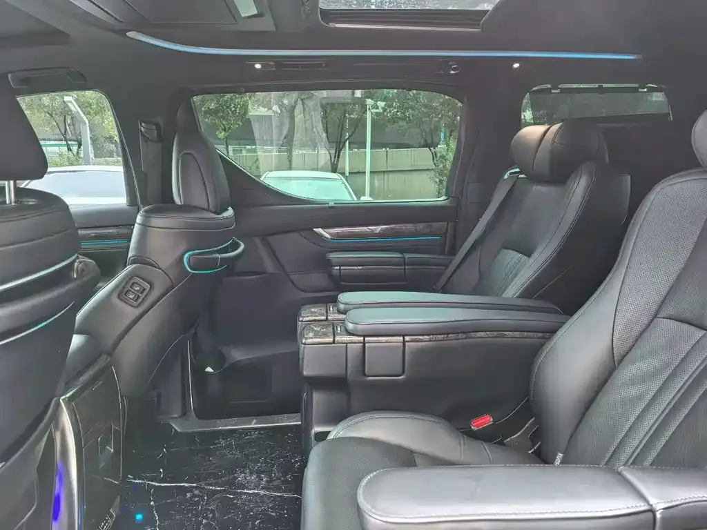 Toyota Alphard 2022 из CN, фото 7