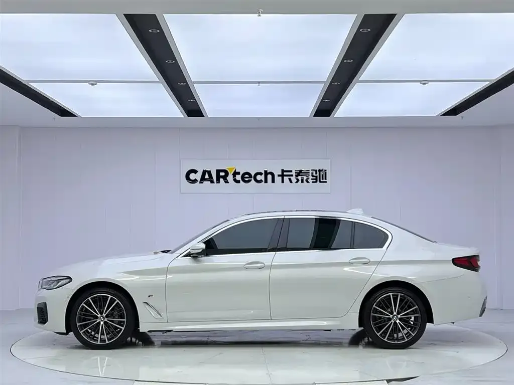 BMW 5 Series 2022 из CN, фото 2