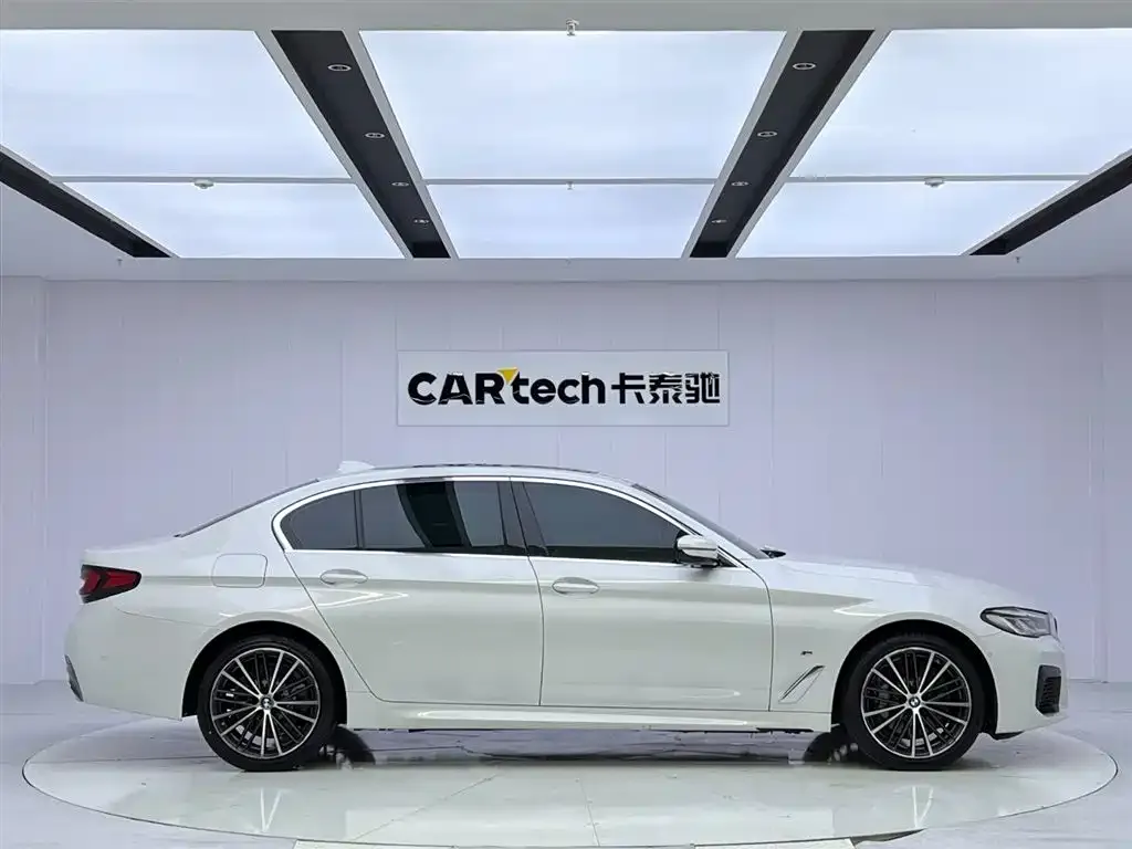 BMW 5 Series 2022 из CN, фото 6