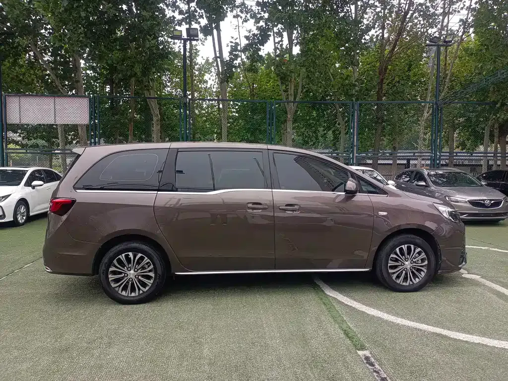 Buick GL8 2023 из CN, фото 3