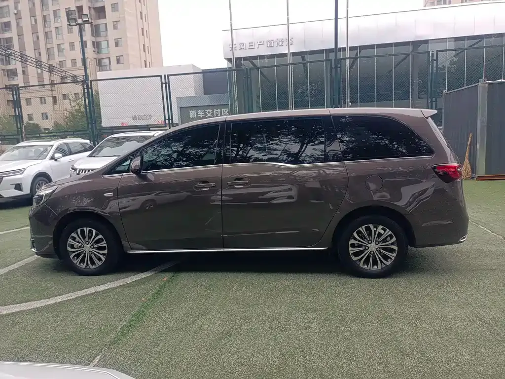 Buick GL8 2023 из CN, фото 7
