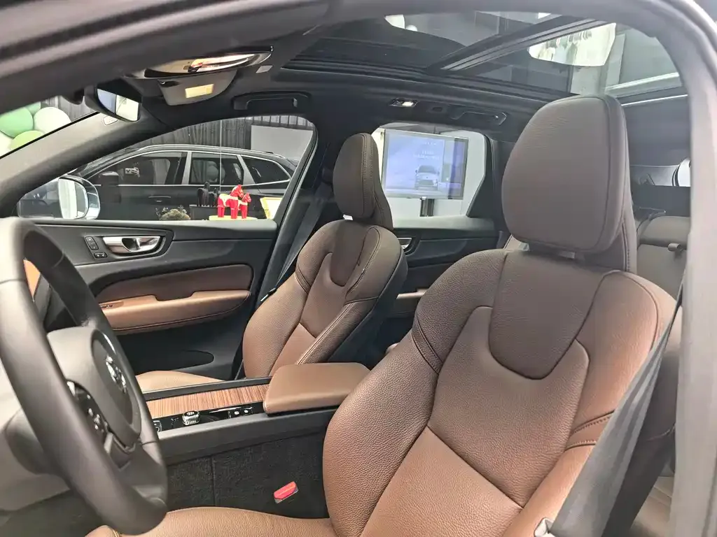 Volvo XC60 2025 из CN, фото 9