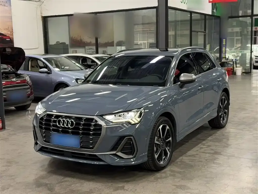 Audi Q3 — фото 1