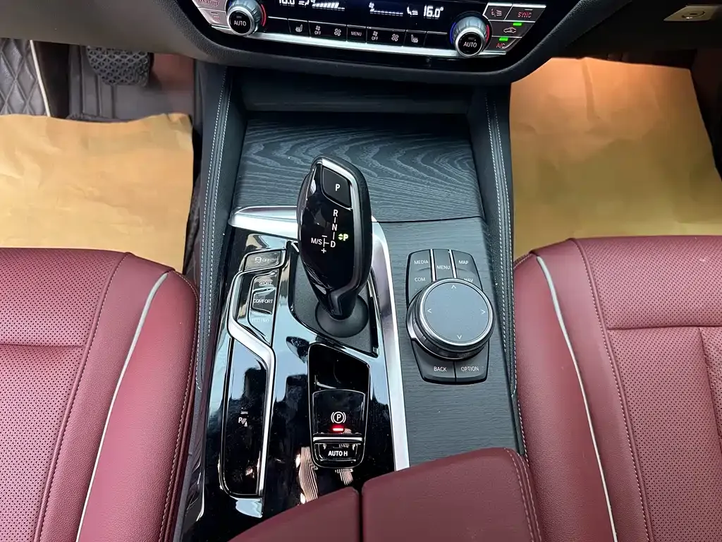 BMW 5 Series — фото 4