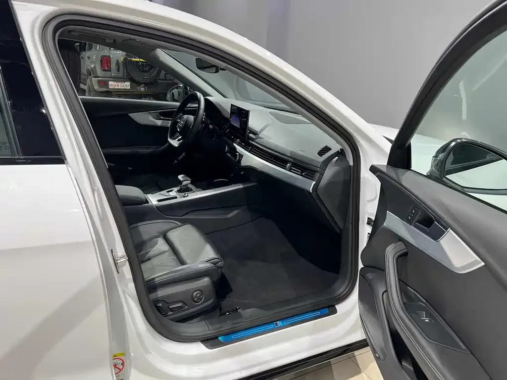 Audi A4L 2023 из CN, фото 5