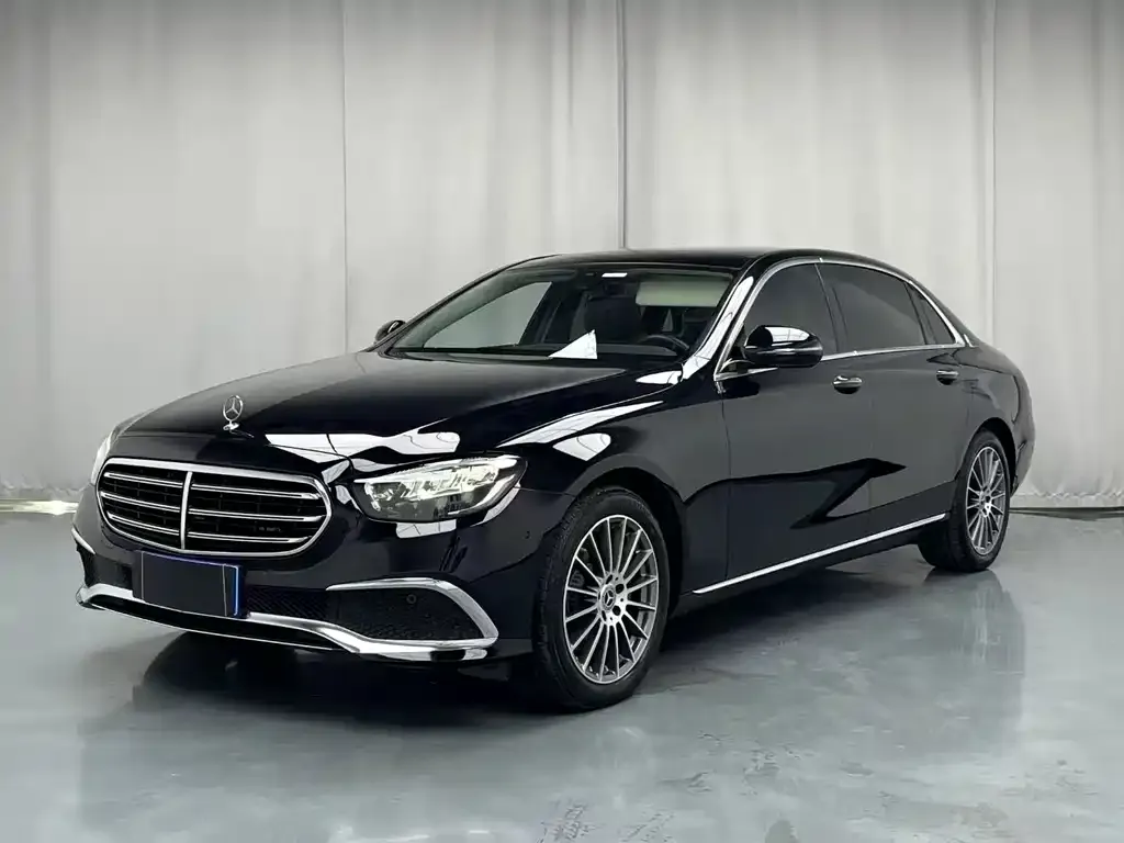 Mercedes-Benz E-Class — фото 1
