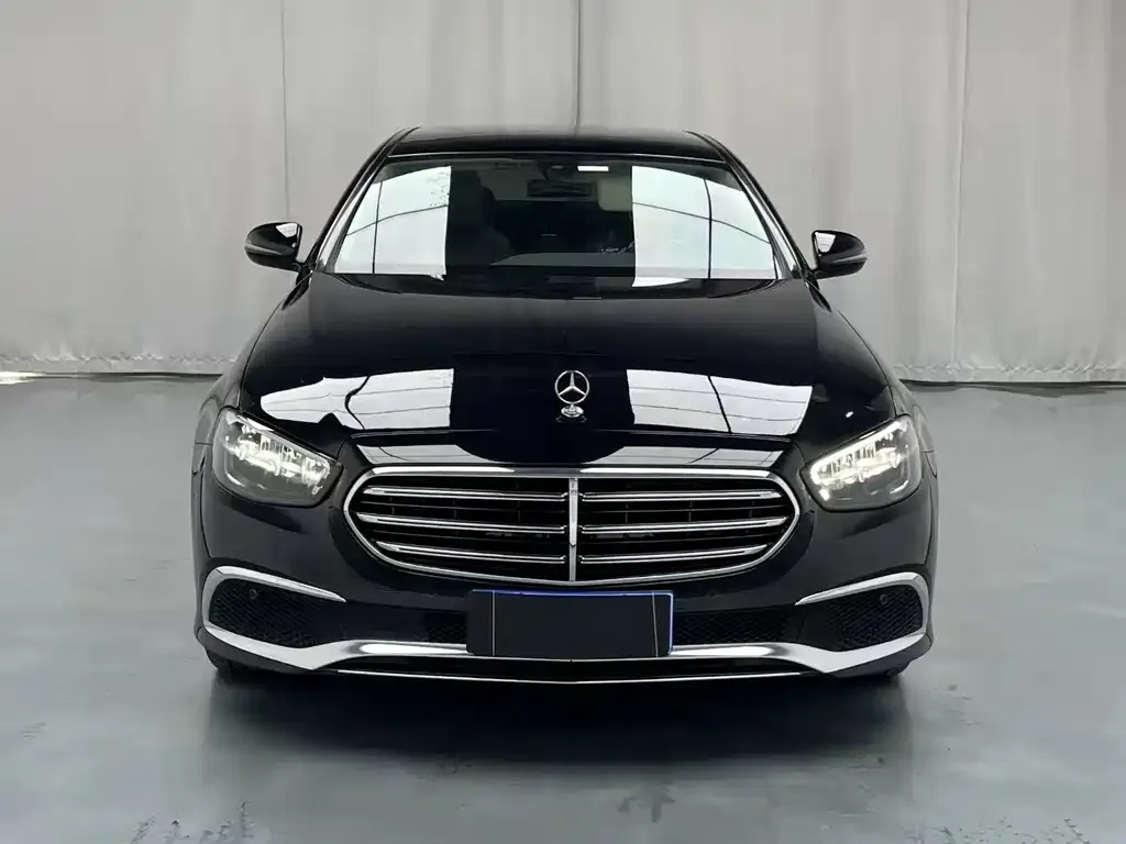 Mercedes-Benz E-Class — фото 2