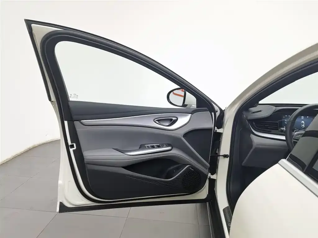 BYD Seal 07 DM-i — фото 8