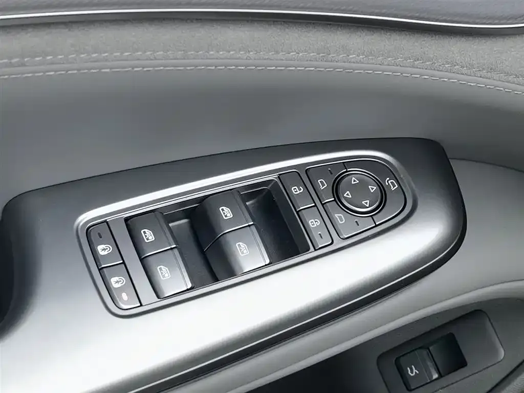 BYD Seal 07 DM-i — фото 9
