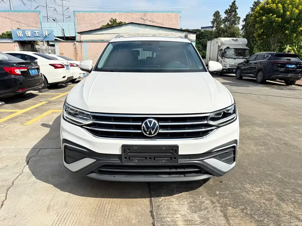 Volkswagen Tiguan L 2023 из CN, фото 2