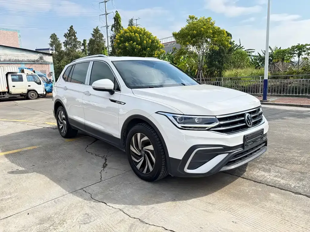 Volkswagen Tiguan L 2023 из CN, фото 3