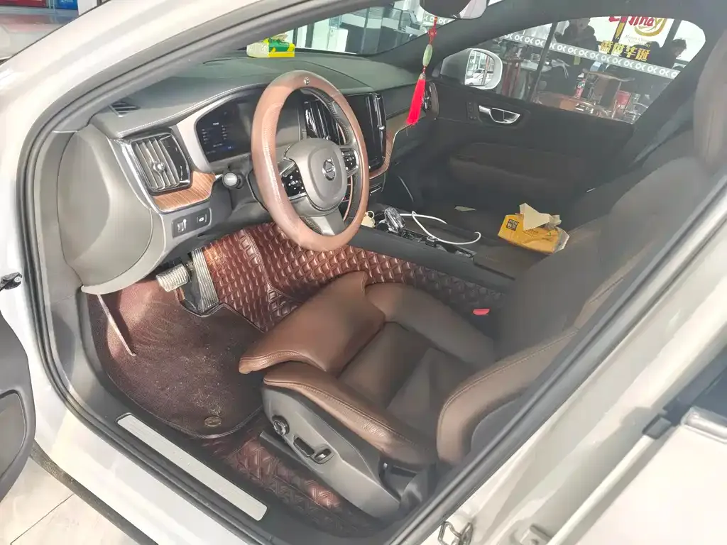 Volvo XC60 2022 из CN, фото 3