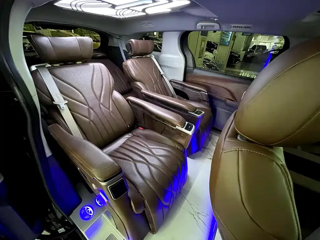 Toyota Sienna 2023 из CN, фото 10