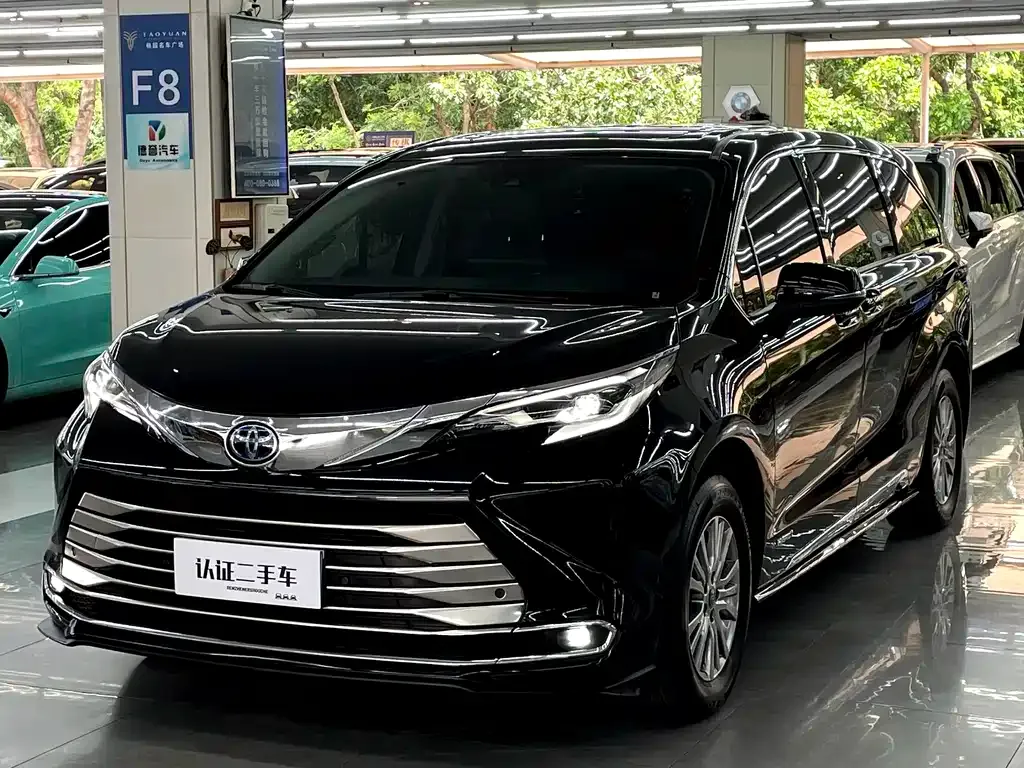 Toyota Sienna 2023 из CN, фото 2