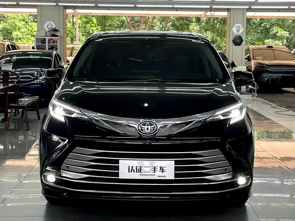 Toyota Sienna 2023 из CN, фото 3