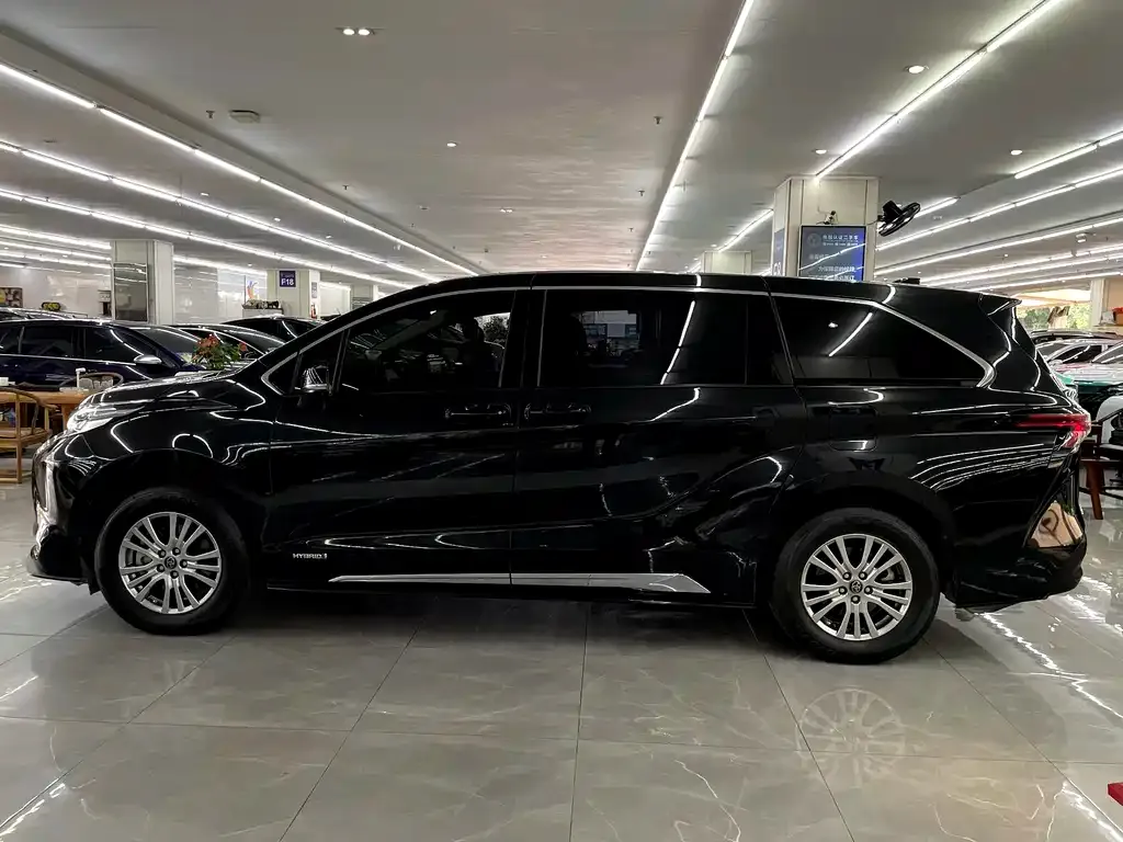 Toyota Sienna 2023 из CN, фото 6