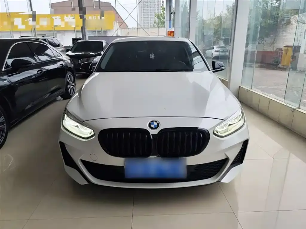 BMW 1 Series 2023 из CN, фото 3