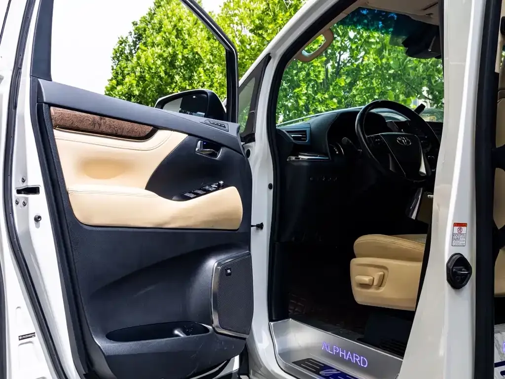 Toyota Alphard 2022 из CN, фото 5